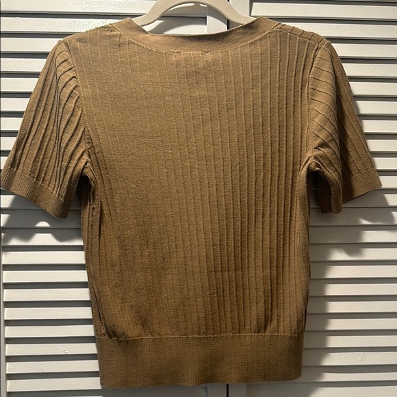 H&M Brown Ribbed Short Sleeve Blouse with Notched Collar - Picture 4 of 4